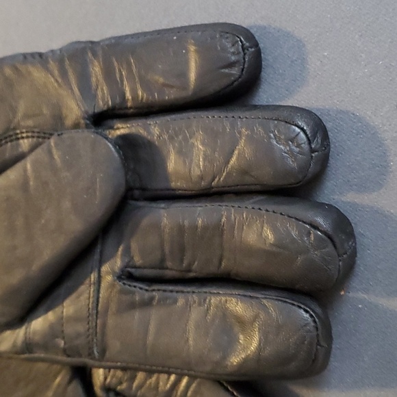 Motorcycle,‎  gauntlet leather gloves. Lined, snap together,  zipper pockets. - Picture 8 of 15
